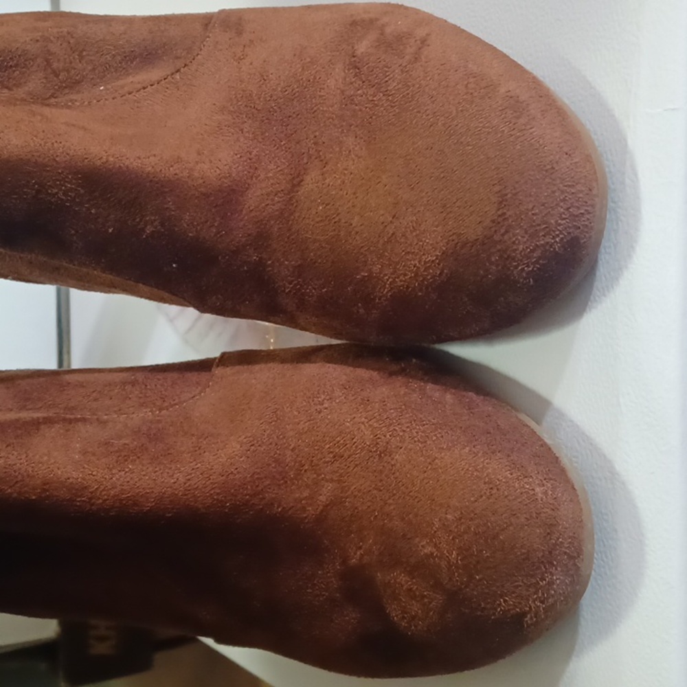Boots - Picture 3 of 9